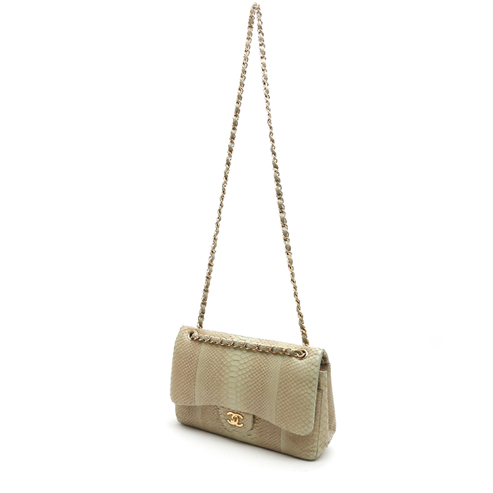 Bolso bandolera Chanel  Timeless Jumbo en piel de pitón beige - Detail D8