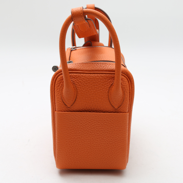 Bolso bandolera Hermès  Lindy mini  en cuero taurillon clémence naranja - Detail D5
