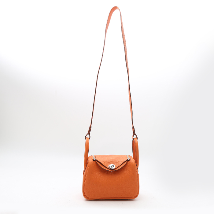 Bolso bandolera Hermès  Lindy mini  en cuero taurillon clémence naranja - Detail D8