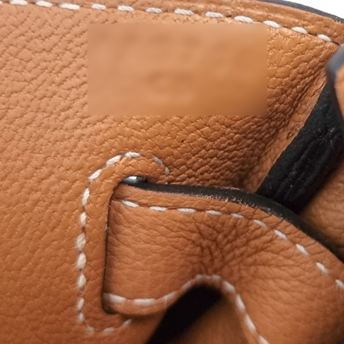 Bolso de mano Hermès  Birkin 40 cm en cuero togo color oro - Detail D4