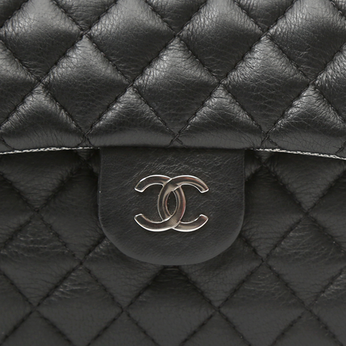 Pochette-ceinture Chanel Pochette en cuir matelassé noir - Detail D1