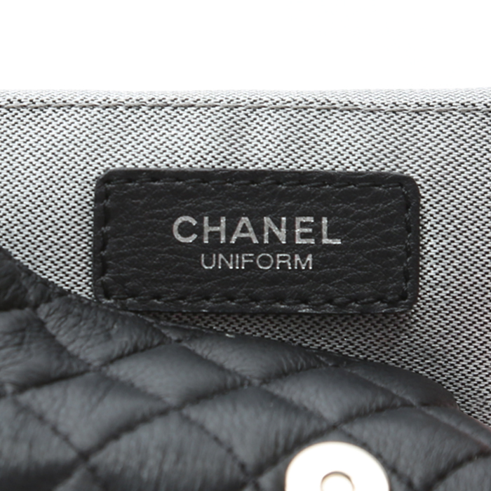 Pochette-ceinture Chanel Pochette en cuir matelassé noir - Detail D3