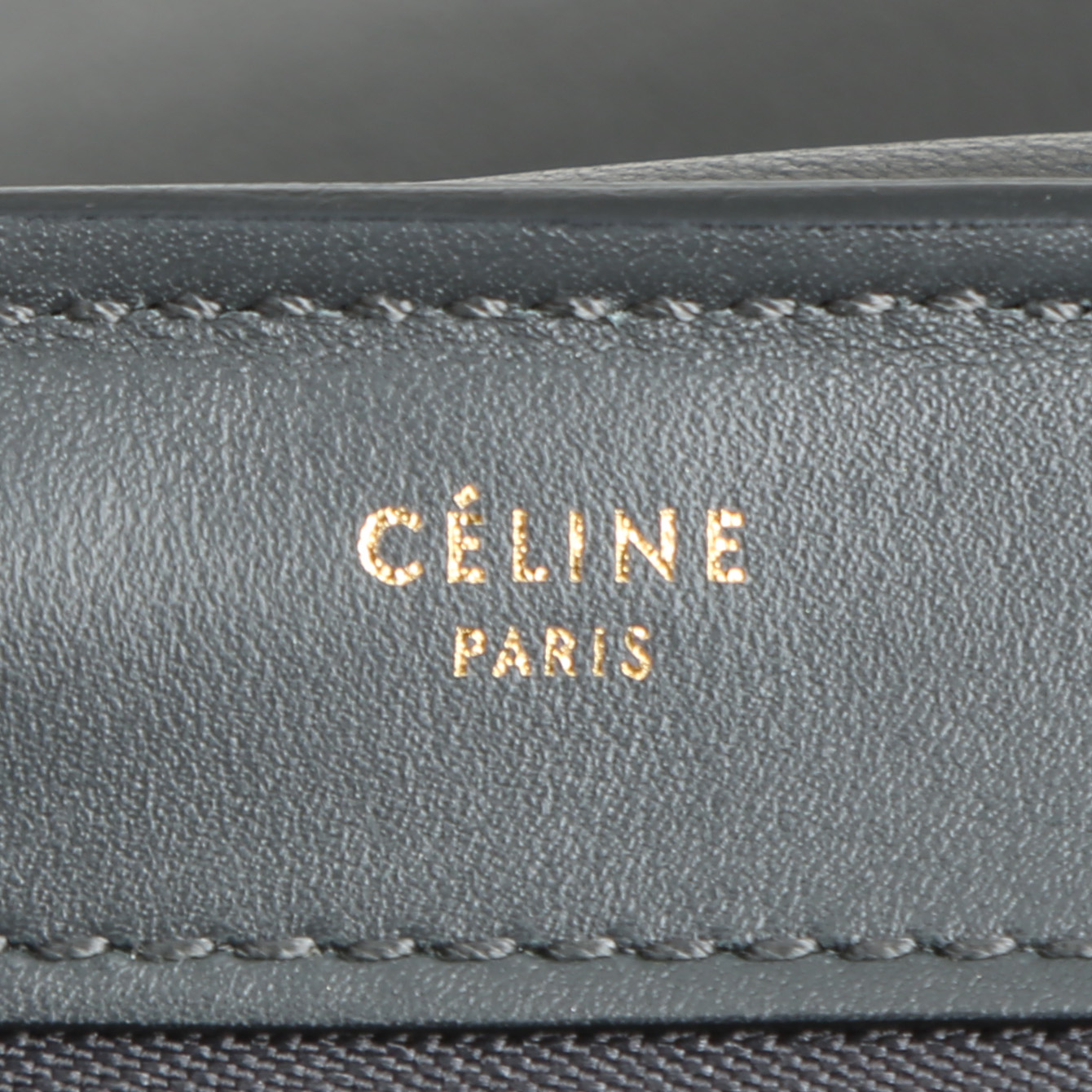 Sac à main Celine  Trapeze moyen modèle  en cuir gris anthracite beige et vert - Detail D3