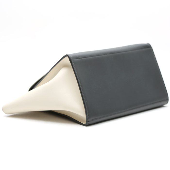 Sac à main Celine  Trapeze moyen modèle  en cuir gris anthracite beige et vert - Detail D4