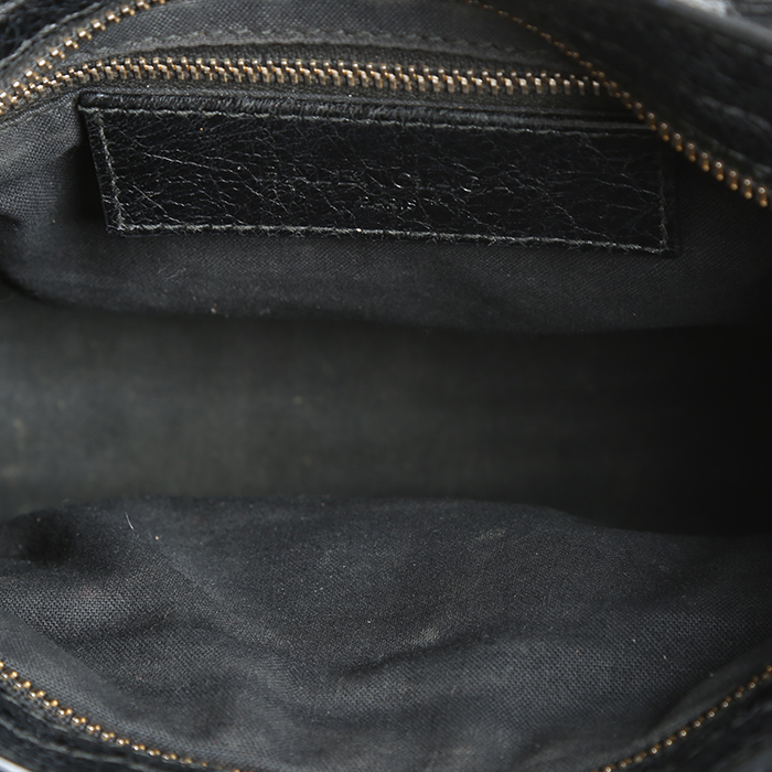 Sac à main Balenciaga  City petit modèle  en cuir noir - Detail D2