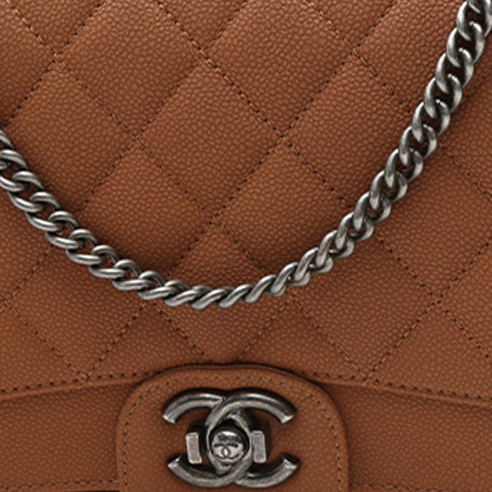 Borsa Chanel   in pelle martellata e trapuntata marrone - Detail D1