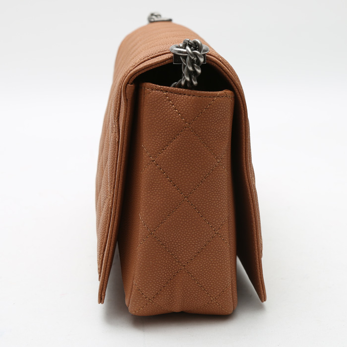 Chanel   handbag  in brown quilted grained leather - Detail D6