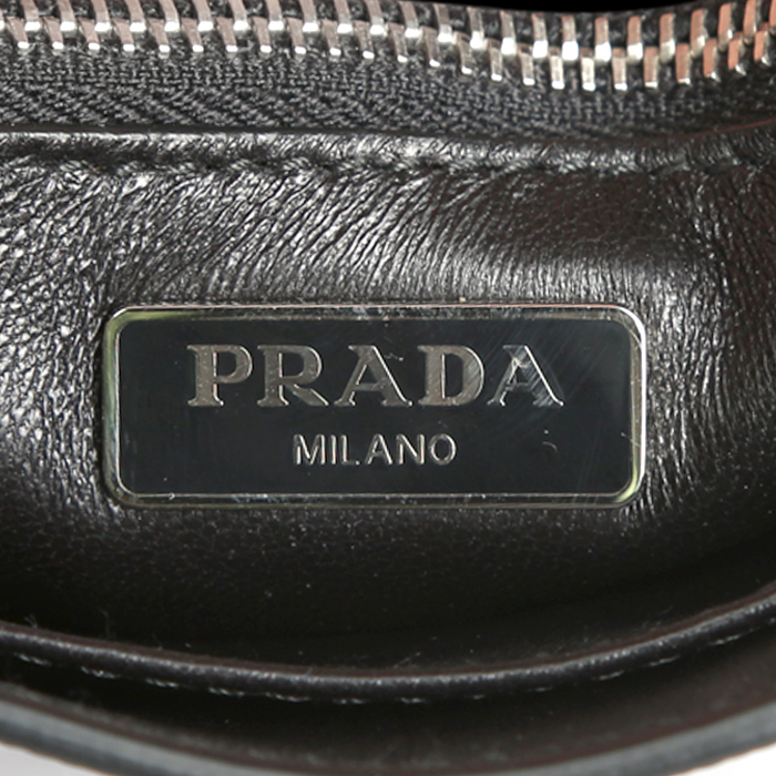 Sac bandoulière Prada   en cuir saffiano argenté - Detail D3