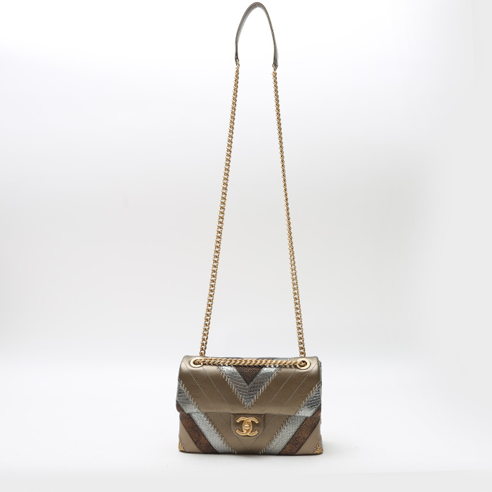 Chanel  Editions Limitées handbag  in bronze leather  and grey leather - Detail D8