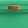 Hermès  Kelly 20 cm handbag  in green Mysore leather - Detail D1 thumbnail