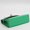Hermès  Kelly 20 cm handbag  in green Mysore leather - Detail D4 thumbnail