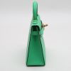 Hermès  Kelly 20 cm handbag  in green Comics Mysore leather - Detail D5 thumbnail