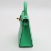 Hermès  Kelly 20 cm handbag  in green Comics Mysore leather - Detail D6 thumbnail