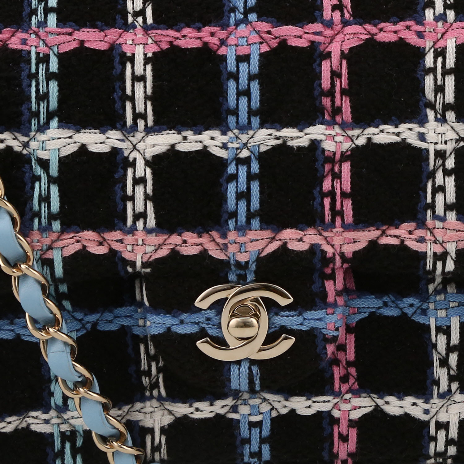 Chanel   handbag  in black, blue, pink and white tweed - Detail D1