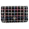 Bolso de mano Chanel   en tweed negro, azul rosa y blanco - Detail D2 thumbnail
