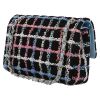 Borsa Chanel   in tweed nero, blu rosa e bianco - Detail D5 thumbnail