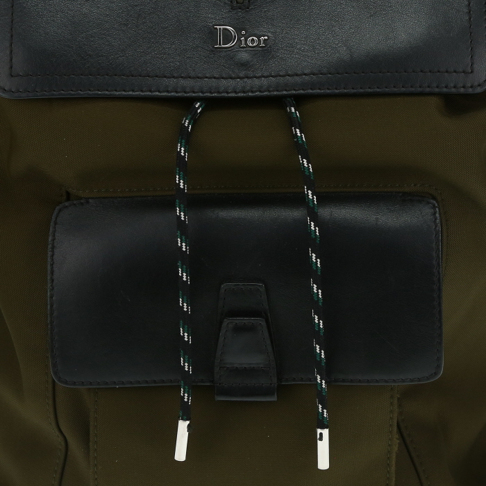 Sac à dos Dior  Motion en toile vert-kaki et cuir noir - Detail D1