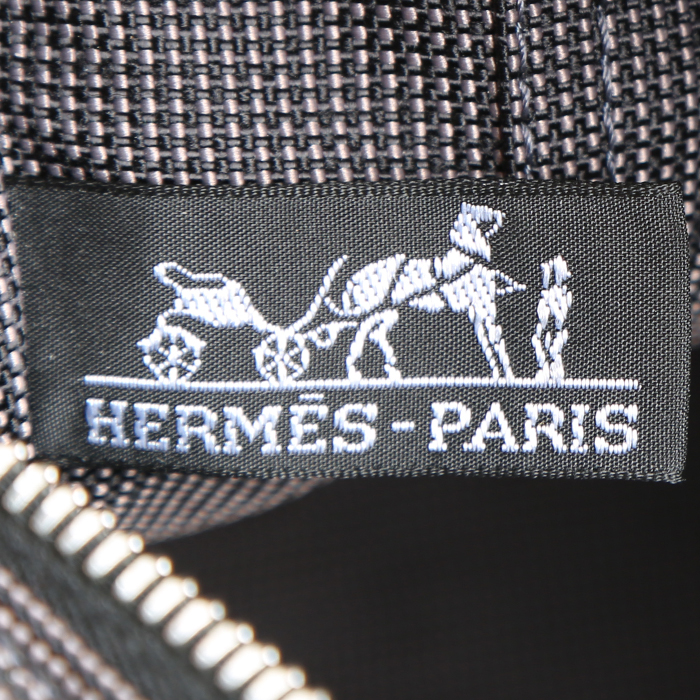 Sac à dos Hermès  Toto Bag Backpack en toile grise et noire - Detail D3