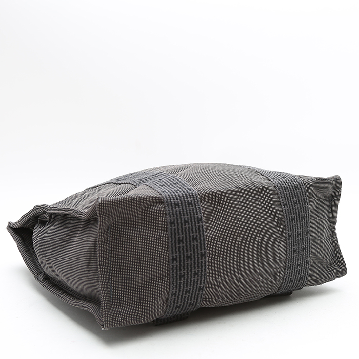 Sac à dos Hermès  Toto Bag Backpack en toile grise et noire - Detail D4