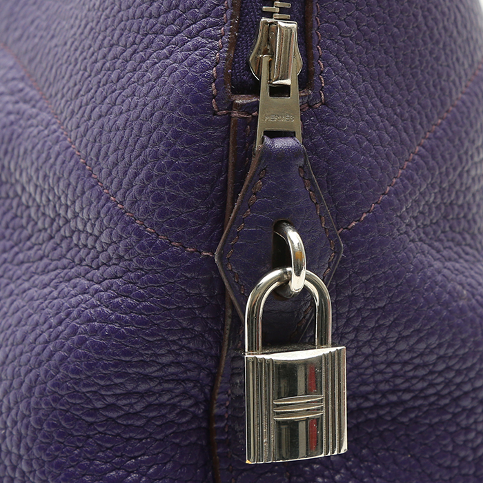 Bolso de mano Hermès Bolide 35 cm en cuero togo violeta Iris - Detail D1