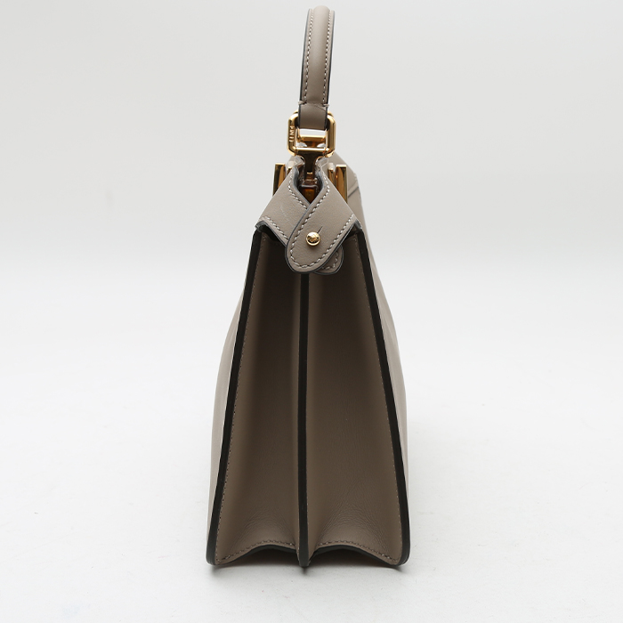 Sac à main Fendi  Peekaboo ISeeU moyen modèle  en cuir taupe - Detail D5