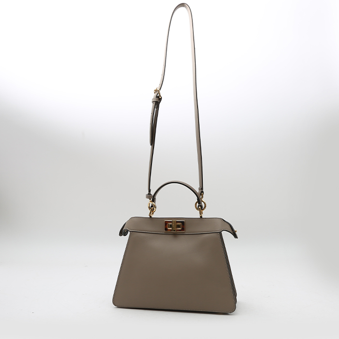 Bolso de mano Fendi  Peekaboo ISeeU modelo mediano  en cuero color topo - Detail D8