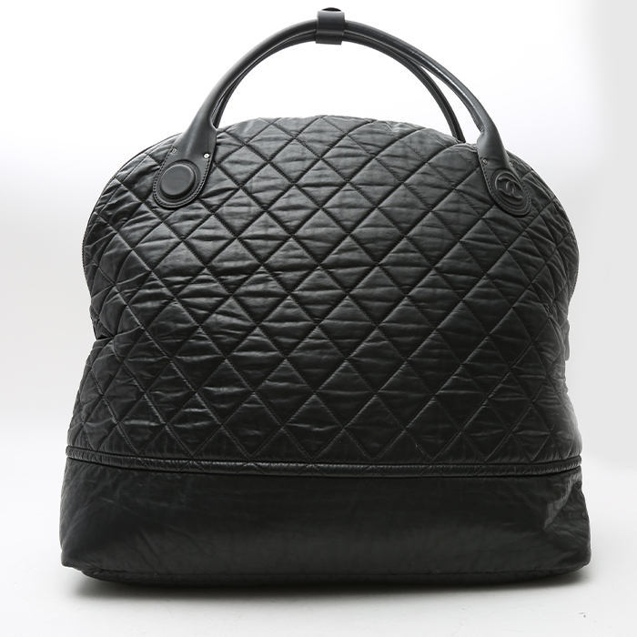 Bolsa de viaje Chanel  Coco Cocoon en lona acolchada negra y cuero negro - Detail D7