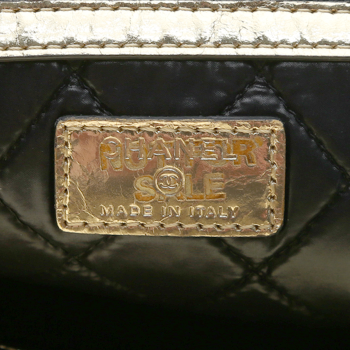 Bolsito de mano Chanel  Pochette en cuero dorado - Detail D3
