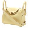 Borsa a tracolla Hermès  Lindy mini  in pelle togo Jaune Poussin - 00pp thumbnail
