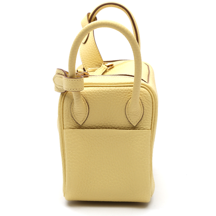 Hermès  Lindy mini  shoulder bag  in Jaune Poussin togo leather - Detail D5
