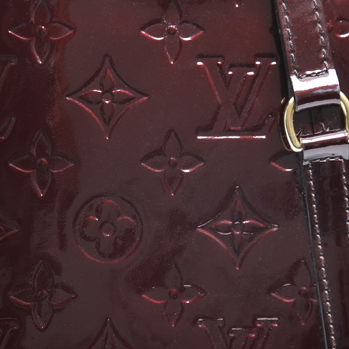 Louis Vuitton  Avalon Moyen Modèle handbag  in burgundy monogram patent leather - Detail D1