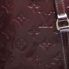 Bolso de mano Louis Vuitton  Avalon Moyen Modèle en charol Monogram color burdeos - Detail D1 thumbnail
