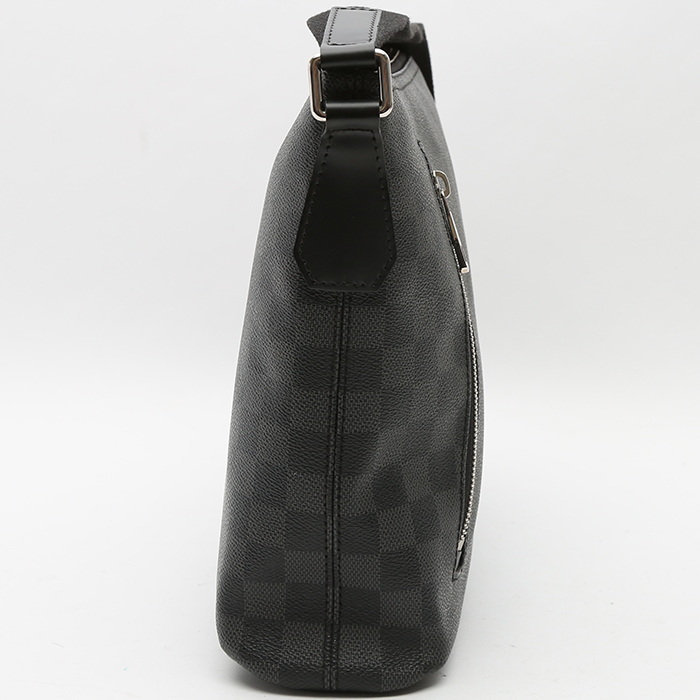 Sac bandoulière Louis Vuitton   en toile damier noire - Detail D6