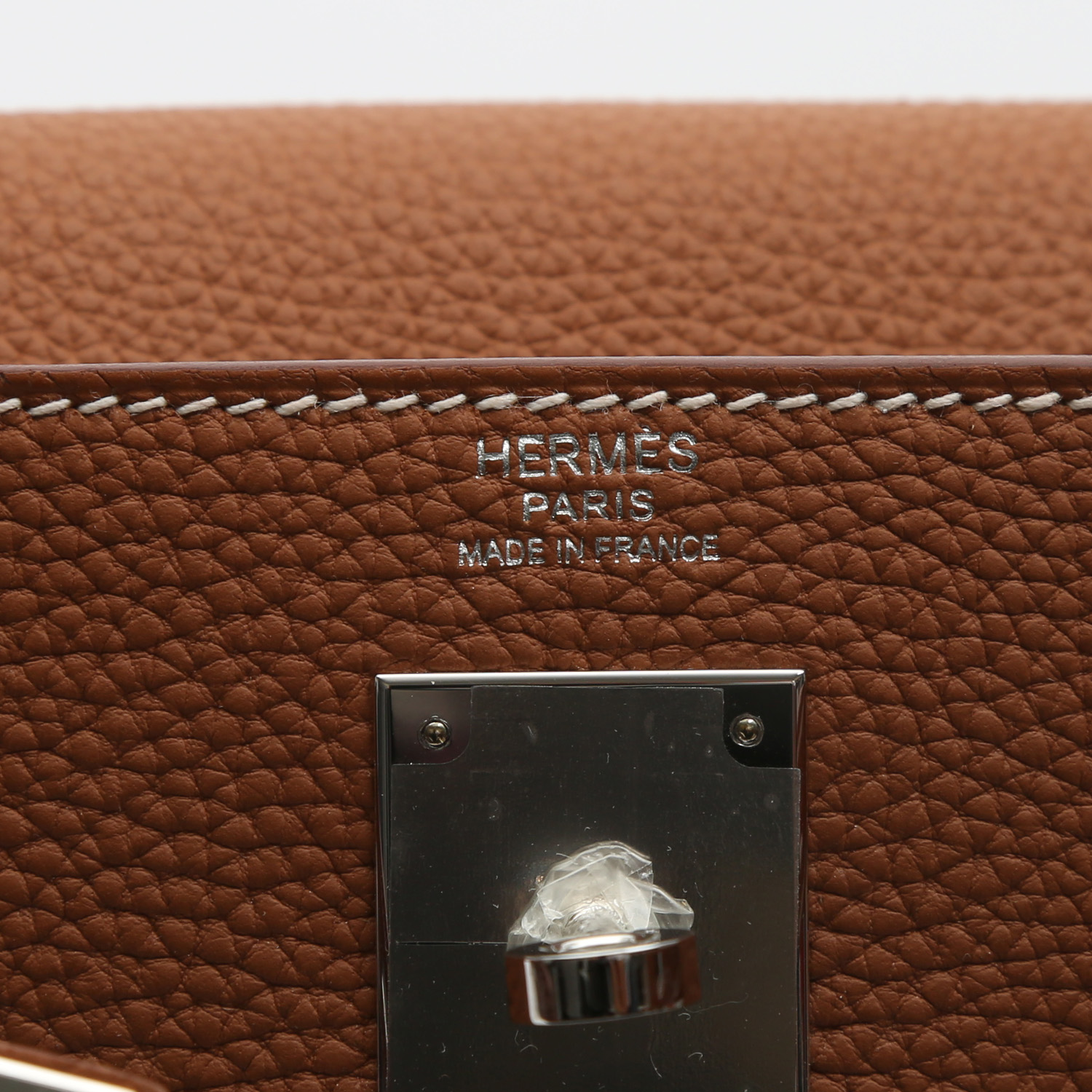 Hermès  Kelly 32 cm handbag  in gold togo leather - Detail D3