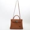 Hermès  Kelly 32 cm handbag  in gold togo leather - Detail D9 thumbnail