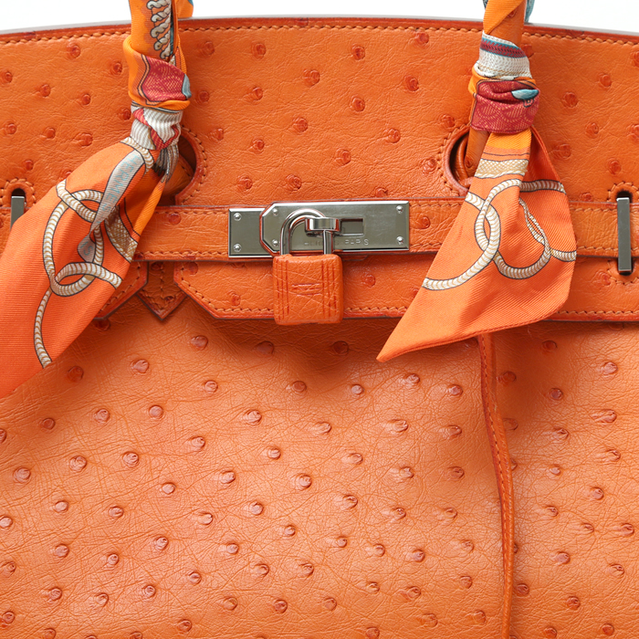 Bolso de mano Hermès  Birkin 35 cm en avestruz naranja - Detail D1