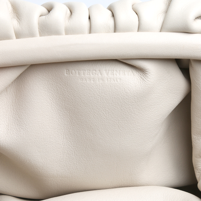 Borsa/pochette Bottega Veneta Pouch in pelle liscia bianca - Detail D3