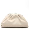 Bottega Veneta  Pouch handbag/clutch  in white smooth leather - Detail D7 thumbnail