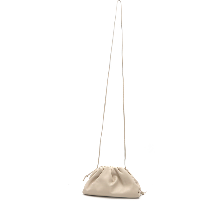 Sac/pochette Bottega Veneta Pouch en cuir lisse blanc - Detail D8