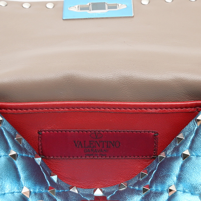 Sac bandoulière Valentino Garavani  Rockstud mini  en cuir matelassé bleu métallisé - Detail D3
