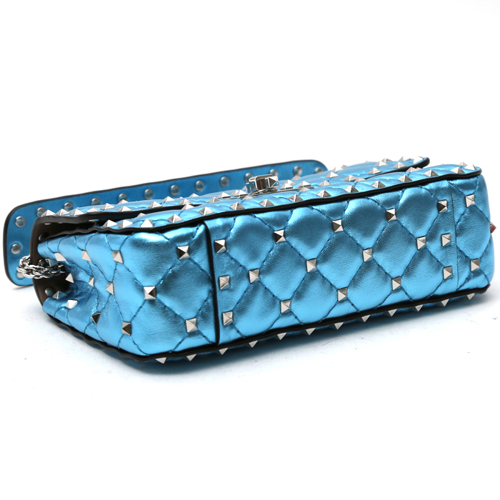 Sac bandoulière Valentino Garavani  Rockstud mini  en cuir matelassé bleu métallisé - Detail D4