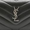Bolso bandolera Saint Laurent  Toy Loulou en cuero acolchado con motivos de espigas negro - Detail D1 thumbnail