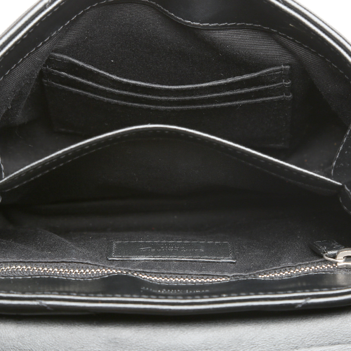 Saint Laurent Toy Loulou shoulder bag in black chevron quilted leather - Detail D2