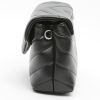 Bolso bandolera Saint Laurent  Toy Loulou en cuero acolchado con motivos de espigas negro - Detail D5 thumbnail