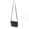 Bolso bandolera Saint Laurent  Toy Loulou en cuero acolchado con motivos de espigas negro - Detail D8 thumbnail