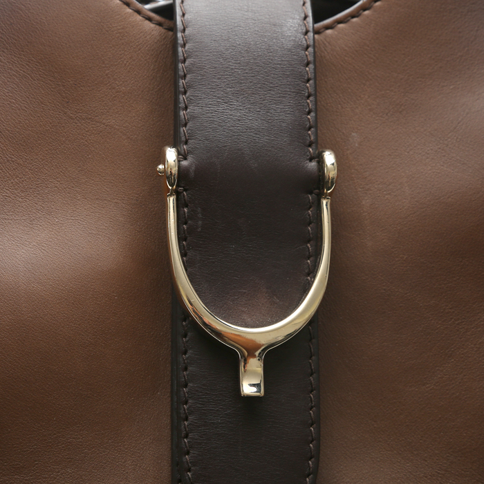 Bolso de mano Gucci Stirrup en cuero marrón - Detail D1