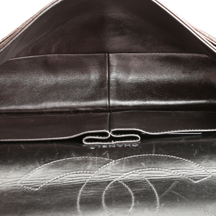 Bolso de mano Chanel  Chanel 2.55 en cuero acolchado plateado - Detail D2