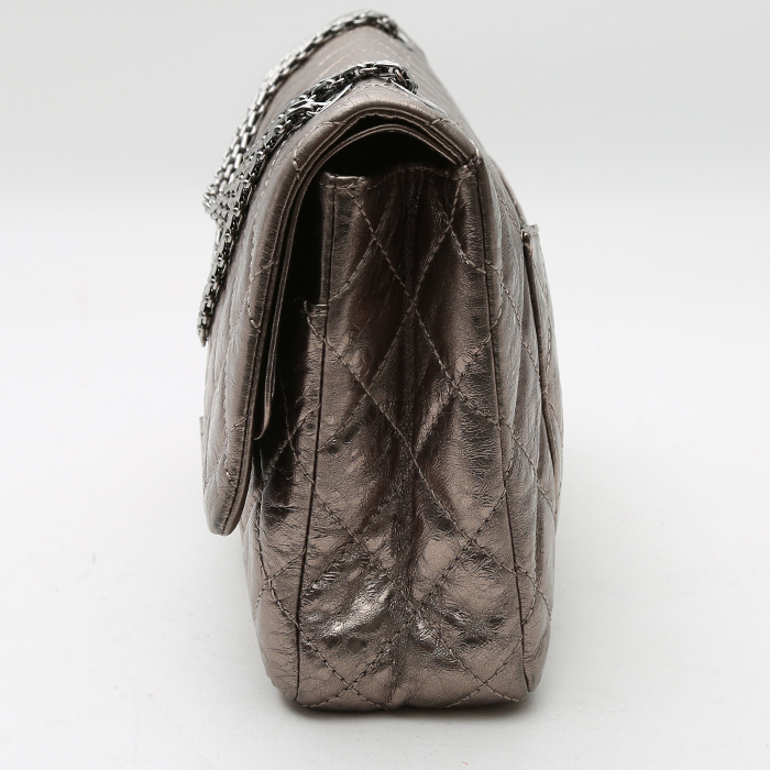 Chanel  Chanel 2.55 handbag  in silver quilted leather - Detail D5