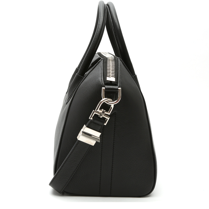 Givenchy  Antigona mini  handbag  in black grained leather - Detail D5