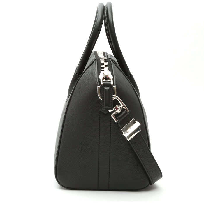 Bolso de mano Givenchy  Antigona mini  en cuero granulado negro - Detail D6